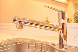 [キッチン] 濡れた手でも操作しやすいシングルレバー水栓です
