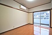 DK6帖、照明器具は備え付けです。