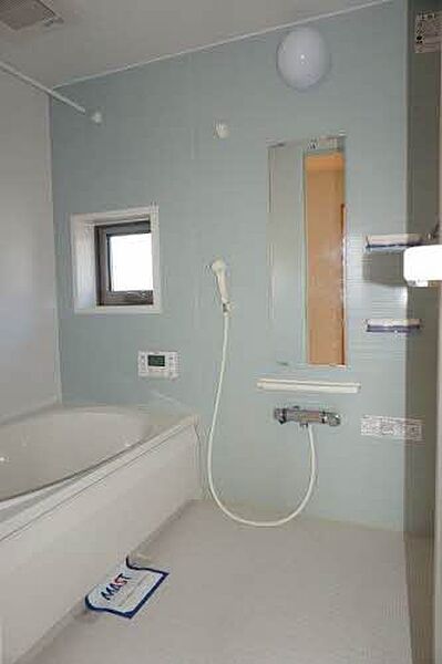 画像5:大きな浴槽と便利な窓が魅力的(*^-^*)