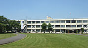 私立関東学園大学（320m）