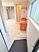 玄関から見たお部屋
