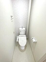 [トイレ] 清潔感のあるトイレスペースです。