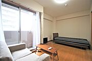 洋室7.2帖、照明器具は備え付けです。