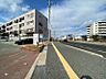 その他：マンション前は歩道も整備されています