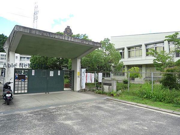 画像28:河内長野市立加賀田中学校976m