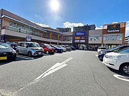 ワイ・エヌビル