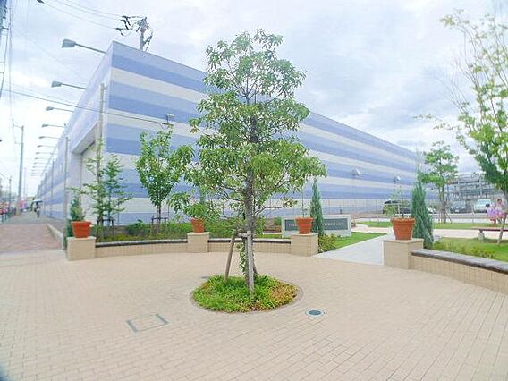 近隣商業施設や...