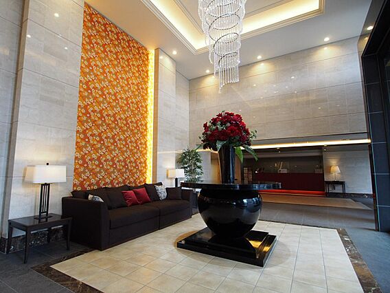 中に入ると、二...