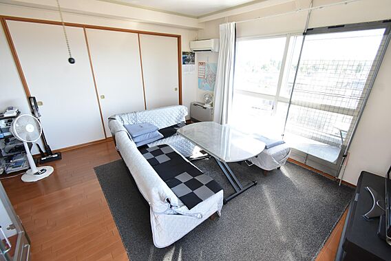 リビング横には...