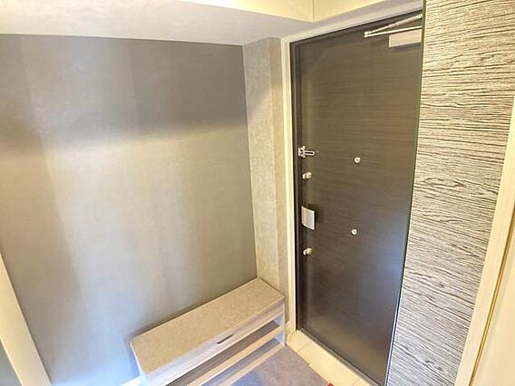 玄関前にスペー...