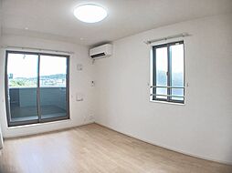 ルミエール・ロゼII 206 2階1LDKのリビング/ダイニング