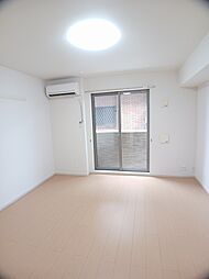 ソラーナ 102 1階ワンルームのリビング/ダイニング