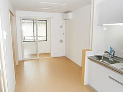 グッドフォーチュン　III 202 2階2DKのリビング/ダイニング