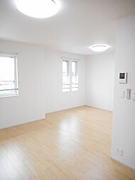 ブルーディアマンテ 202 2階1LDKのリビング/ダイニング