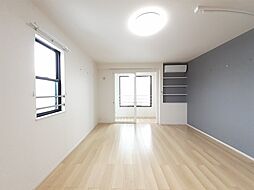 ニューバンブスV 201 2階ワンルームのリビング/ダイニング