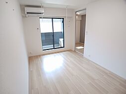 リバーサイド東巌城 203 2階1LDKのリビング/ダイニング