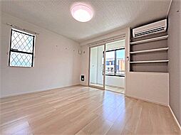 ウィンズ・ウエスト　II 101 1階ワンルームのリビング/ダイニング