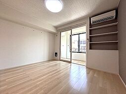 ウィンズ・ウエスト　II 103 1階ワンルームのリビング/ダイニング