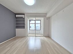 アドラブールＤ 104 1階ワンルームのリビング/ダイニング