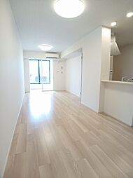 レディー　　バード 103 1階1LDKのリビング/ダイニング