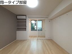 ヴィラージュ・ツボノIII 103 1階ワンルームのリビング/ダイニング