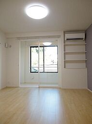 カーサ・ソレイユ 101 1階ワンルームのリビング/ダイニング