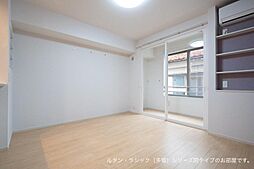 リズブラン　モーム 102 1階ワンルームのリビング/ダイニング