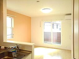 オーブメゾン 201 2階1LDKのリビング/ダイニング