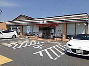 【コンビニエンスストア】セブンイレブン三木加佐店まで550ｍ