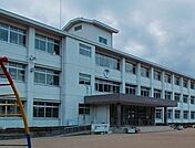 【小学校】鶴居小学校まで1100ｍ