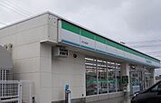 【コンビニエンスストア】ファミリーマート西川旗屋店まで650ｍ