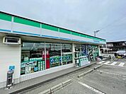 【コンビニエンスストア】ファミリーマート 四郎丸吹上店まで1100ｍ