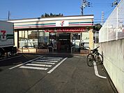 【コンビニエンスストア】セブンイレブン横浜戸塚町店まで645ｍ