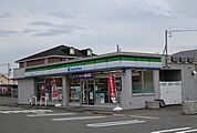 【コンビニエンスストア】ファミリーマート桑名芳ケ崎店まで550ｍ