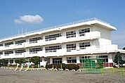 【小学校】岡部西小学校まで800ｍ