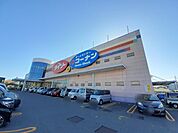 【ホームセンター】ホームストック土佐店まで850ｍ