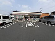 【コンビニエンスストア】セブンイレブン大間々諸町店まで730ｍ