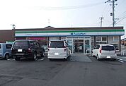 【コンビニエンスストア】ファミリーマート　鶴岡美咲店まで950ｍ