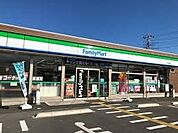 【コンビニエンスストア】ファミリーマート熊谷新堀店まで700ｍ
