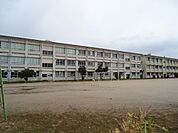 【小学校】倉吉市立上灘小学校まで650ｍ