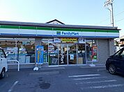 【コンビニエンスストア】ファミリーマート半田南本町店まで860ｍ