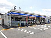 【コンビニエンスストア】ローソン井原警察署前店まで720ｍ