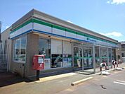 【コンビニエンスストア】ファミリーマート燕大曲店まで595ｍ