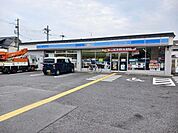 【コンビニエンスストア】ローソン 淀際目町店まで140ｍ
