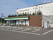 【コンビニエンスストア】ファミリーマート白石八幡町店まで350ｍ
