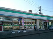 【コンビニエンスストア】ファミリーマート巻駅前店まで950ｍ