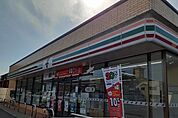 【コンビニエンスストア】セブンイレブン燕中央通店まで266ｍ