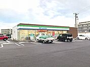 【コンビニエンスストア】ファミリーマート　鶴崎店まで190ｍ