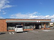 【コンビニエンスストア】セブンイレブン見附新町3丁目店まで800ｍ