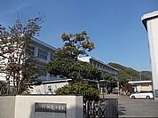 【小学校】松山市立潮見小学校様まで900ｍ